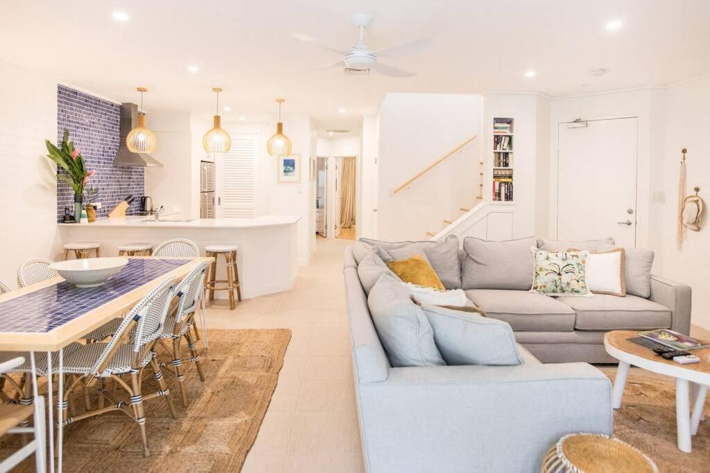 Amaroo Villa - Absolute Beachfront Port Douglas