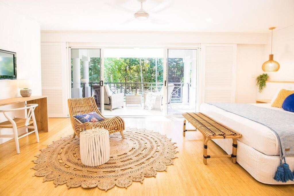 Amaroo Villa - Absolute Beachfront Port Douglas