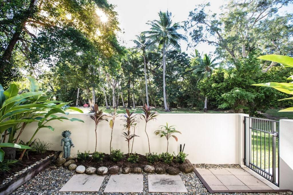 Amaroo Villa - Absolute Beachfront Port Douglas