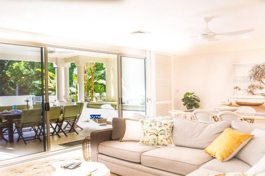 Amaroo Villa - Absolute Beachfront Port Douglas