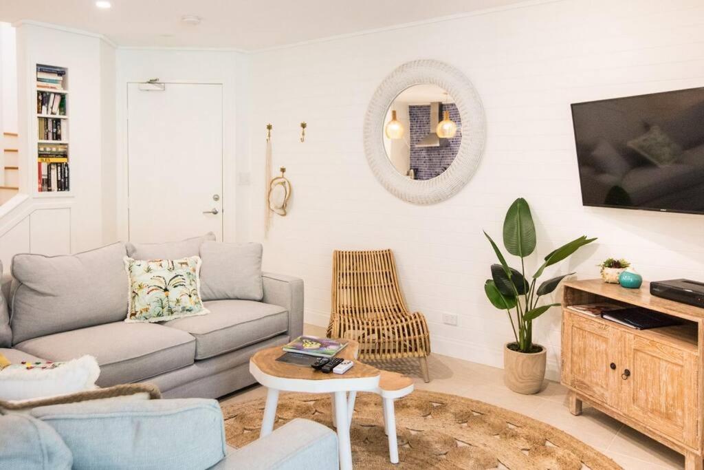 Amaroo Villa - Absolute Beachfront Port Douglas
