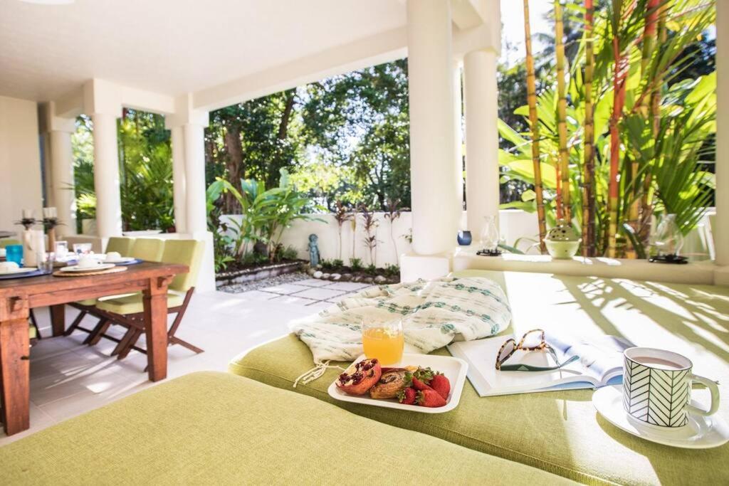 Amaroo Villa - Absolute Beachfront Port Douglas