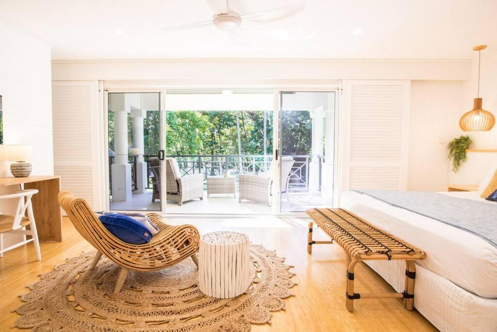 Amaroo Villa - Absolute Beachfront Port Douglas