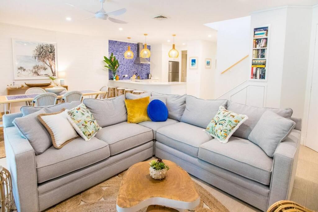 Amaroo Villa - Absolute Beachfront Port Douglas