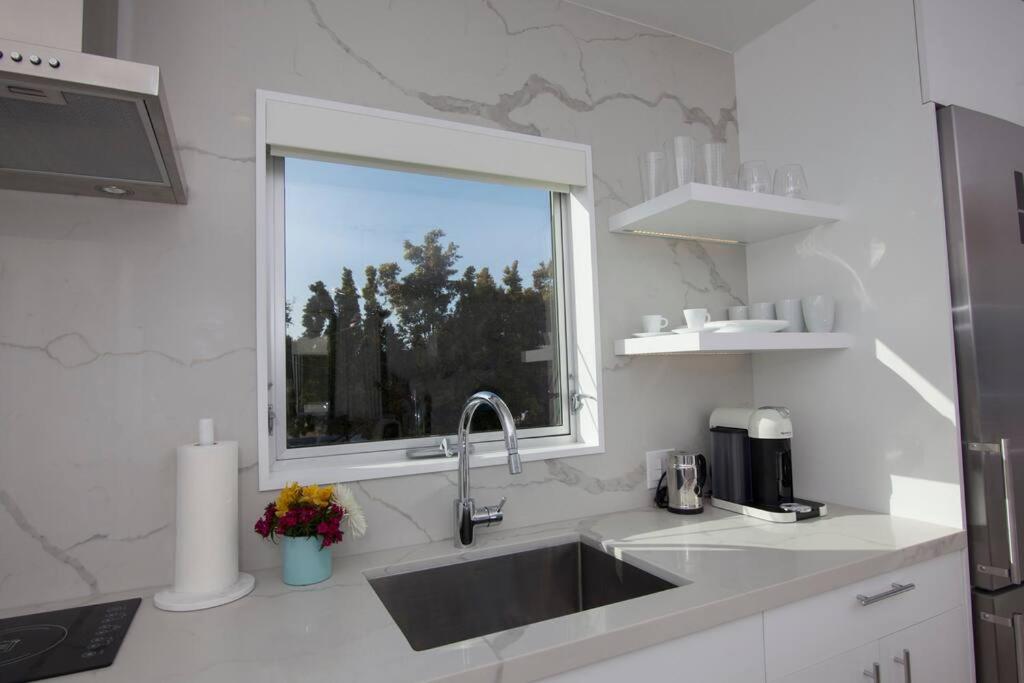 Elegant Ocean View Studio in Prime Santa Monica Location