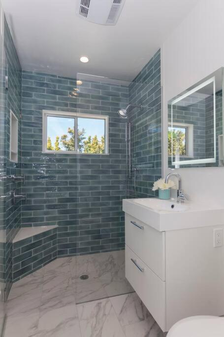 Elegant Ocean View Studio in Prime Santa Monica Location