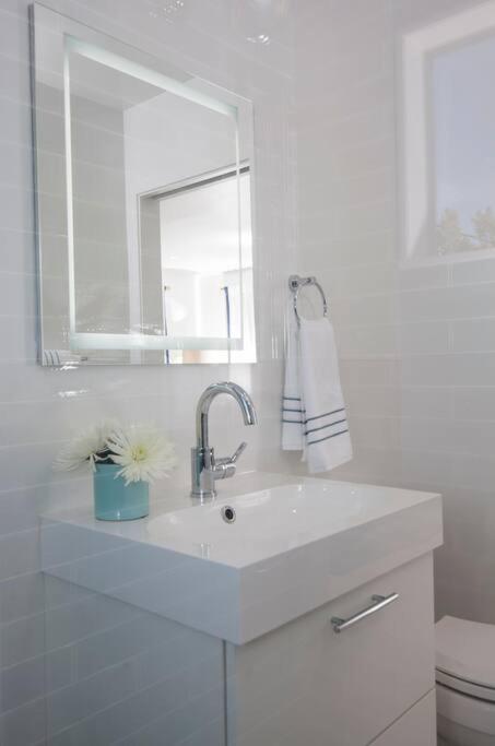 Elegant Ocean View Studio in Prime Santa Monica Location