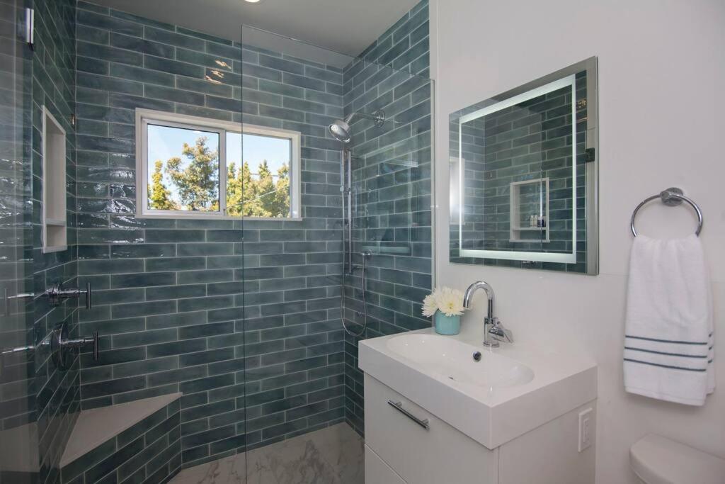Elegant Ocean View Studio in Prime Santa Monica Location