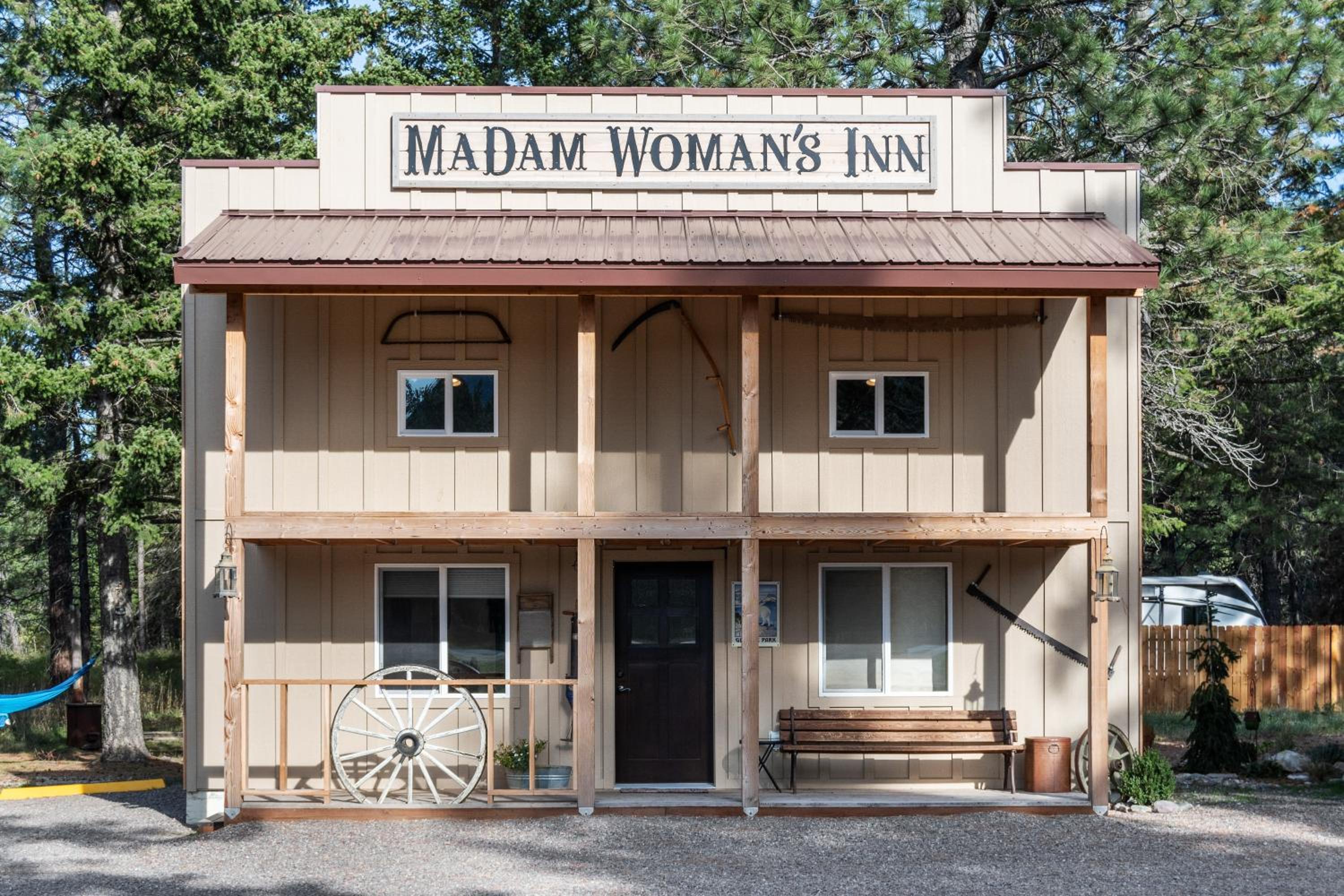 Hotel Fort Williamson Glacier Vacation Rentals