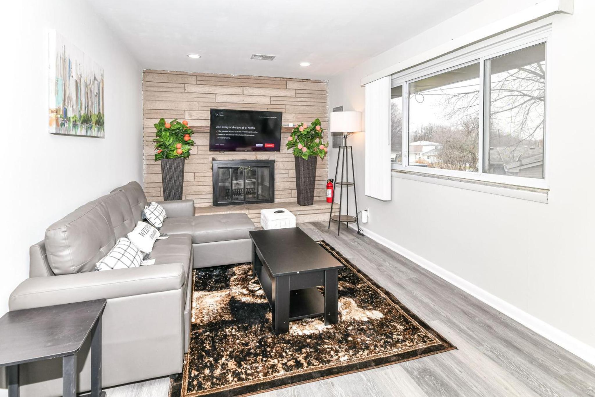 Modern 3 Bedroom 2 Bath Ranch House Near Indianapolis