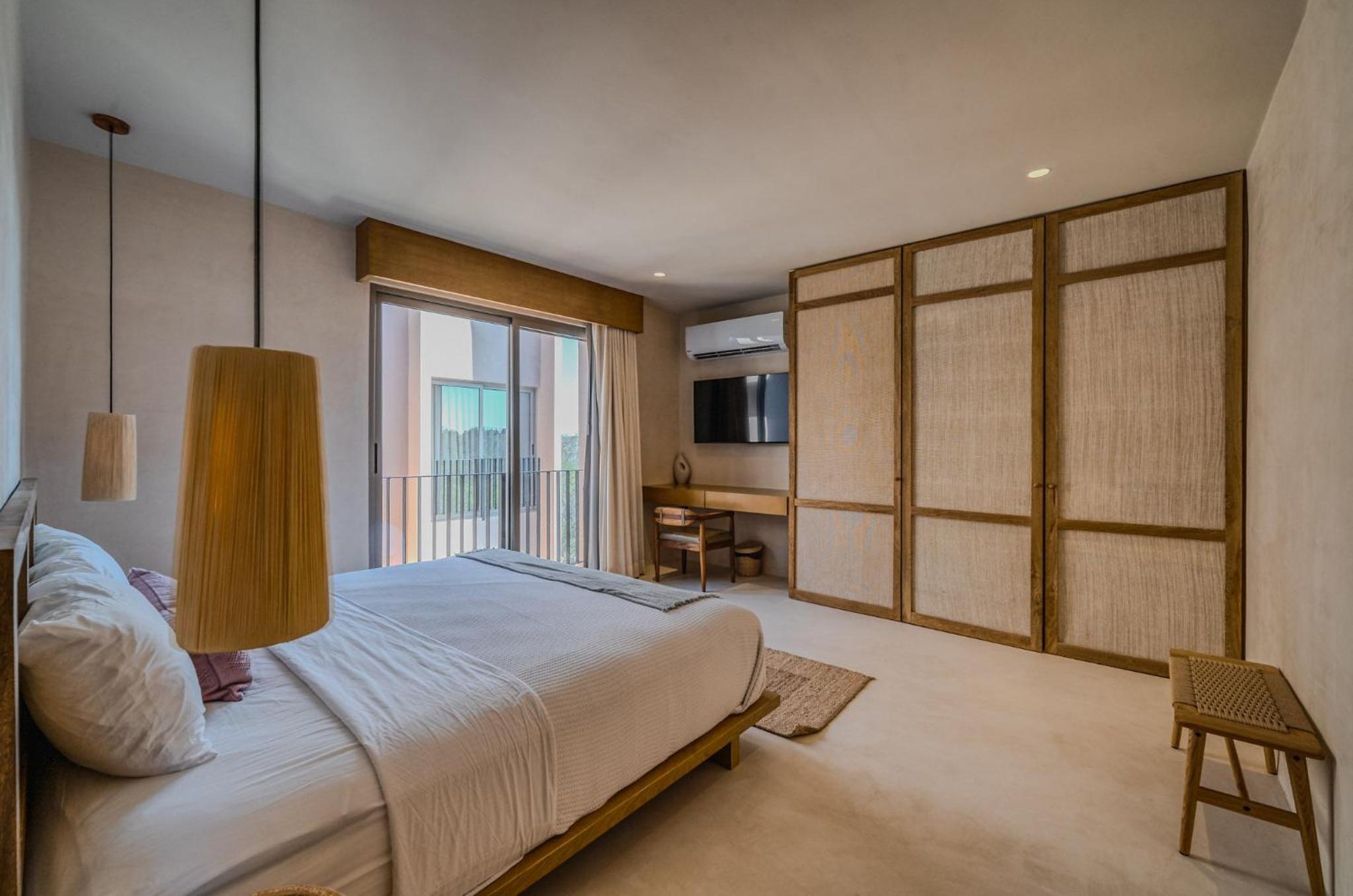 Heavenly 3BR PH w Private Pool, Gym, Yoga Class view 4