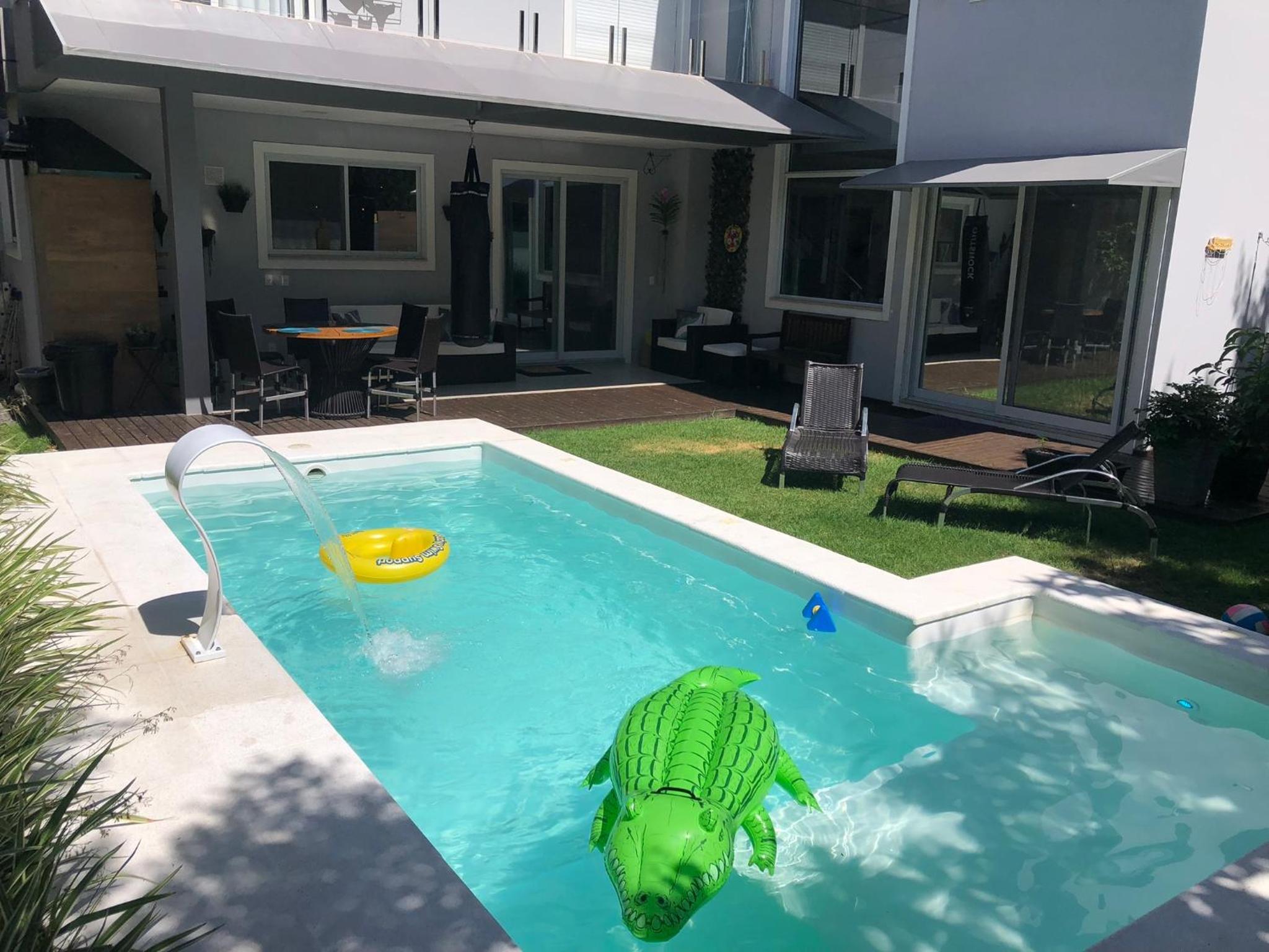 Casa Luxo com piscina a 500 metros da praia