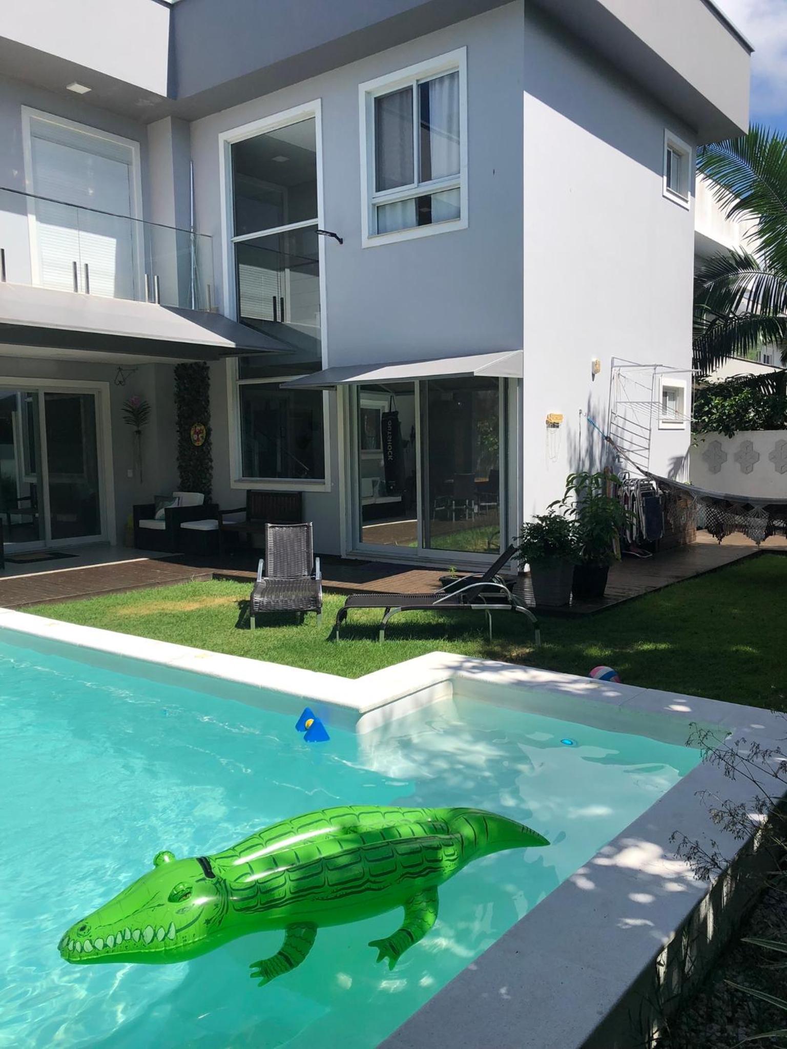 Casa Luxo com piscina a 500 metros da praia