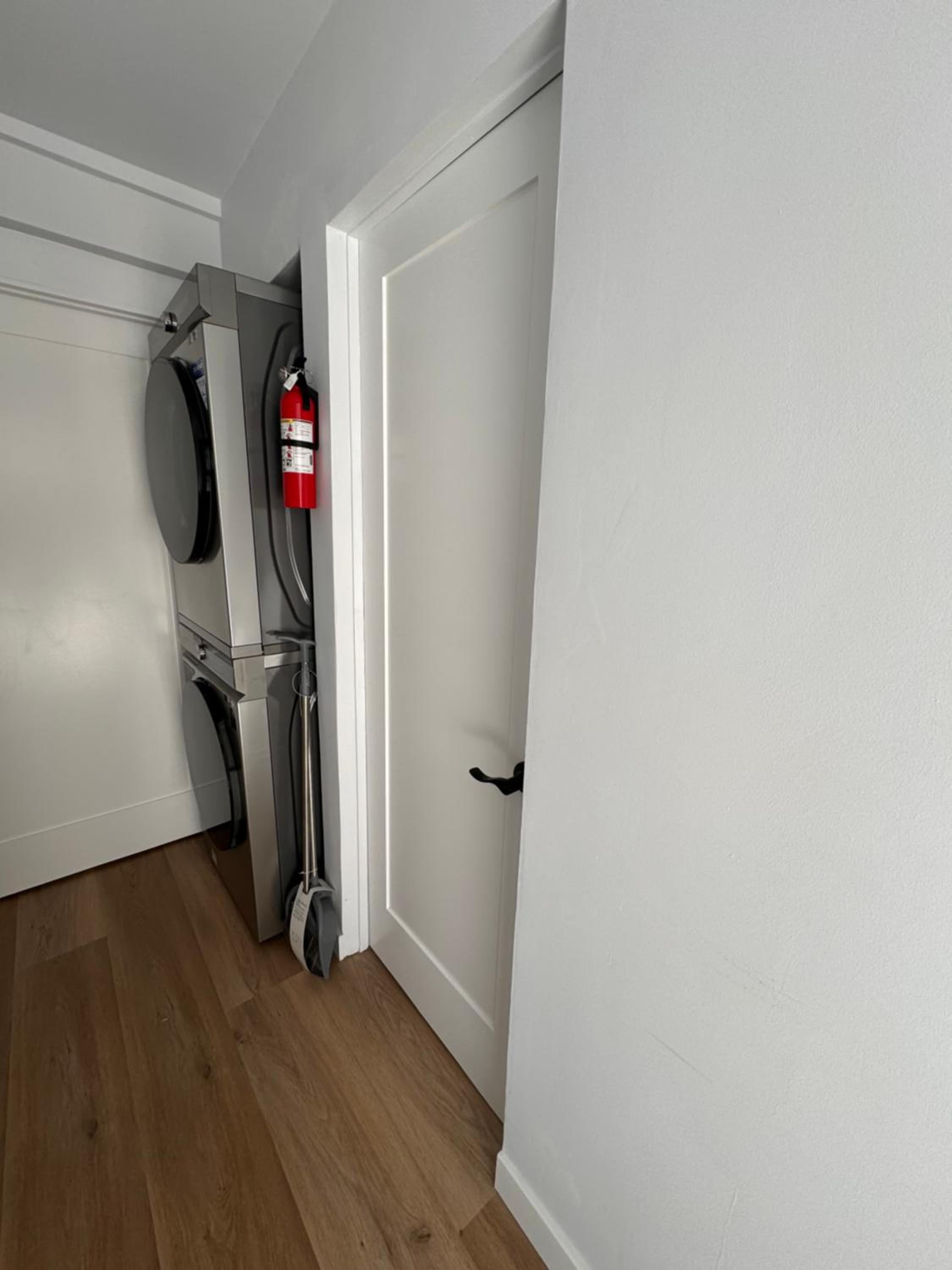 Modern Studio Stylish &Cozy Back Unit
