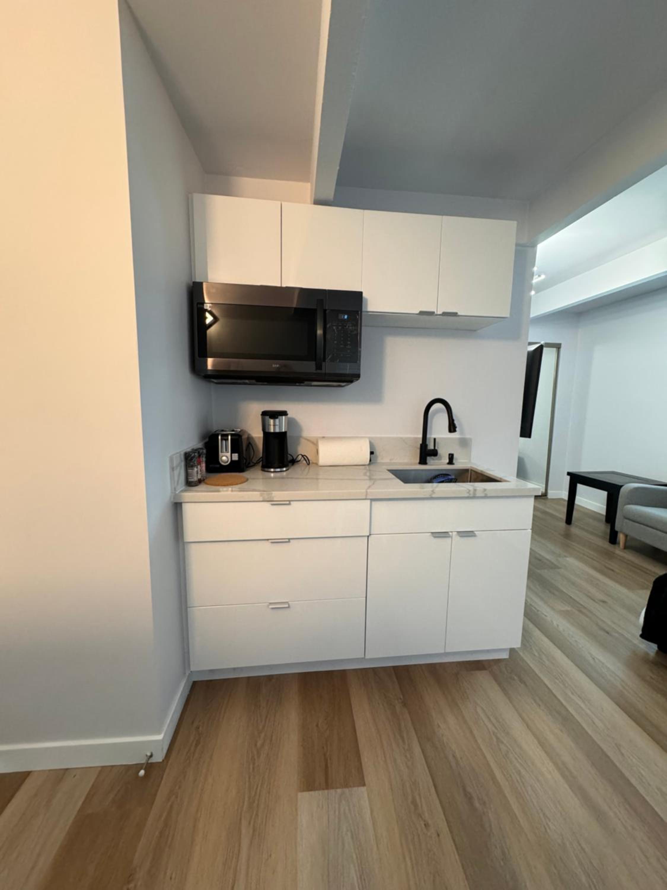 Modern Studio Stylish &Cozy Back Unit