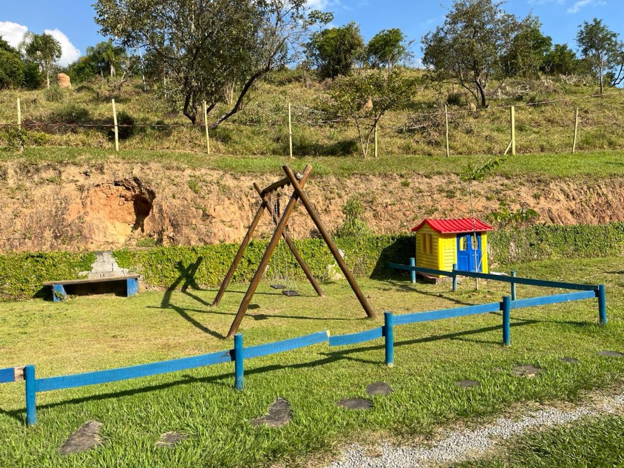 POUSADA PE NA TERRA EM GUARAREMA