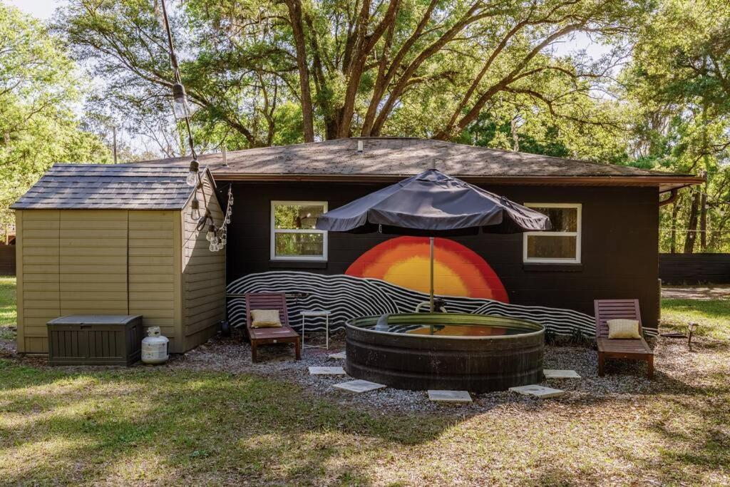 Onyx Oasis - Devils Den - Huge Yard & Pet Friendly - Sleeps 5 view 5