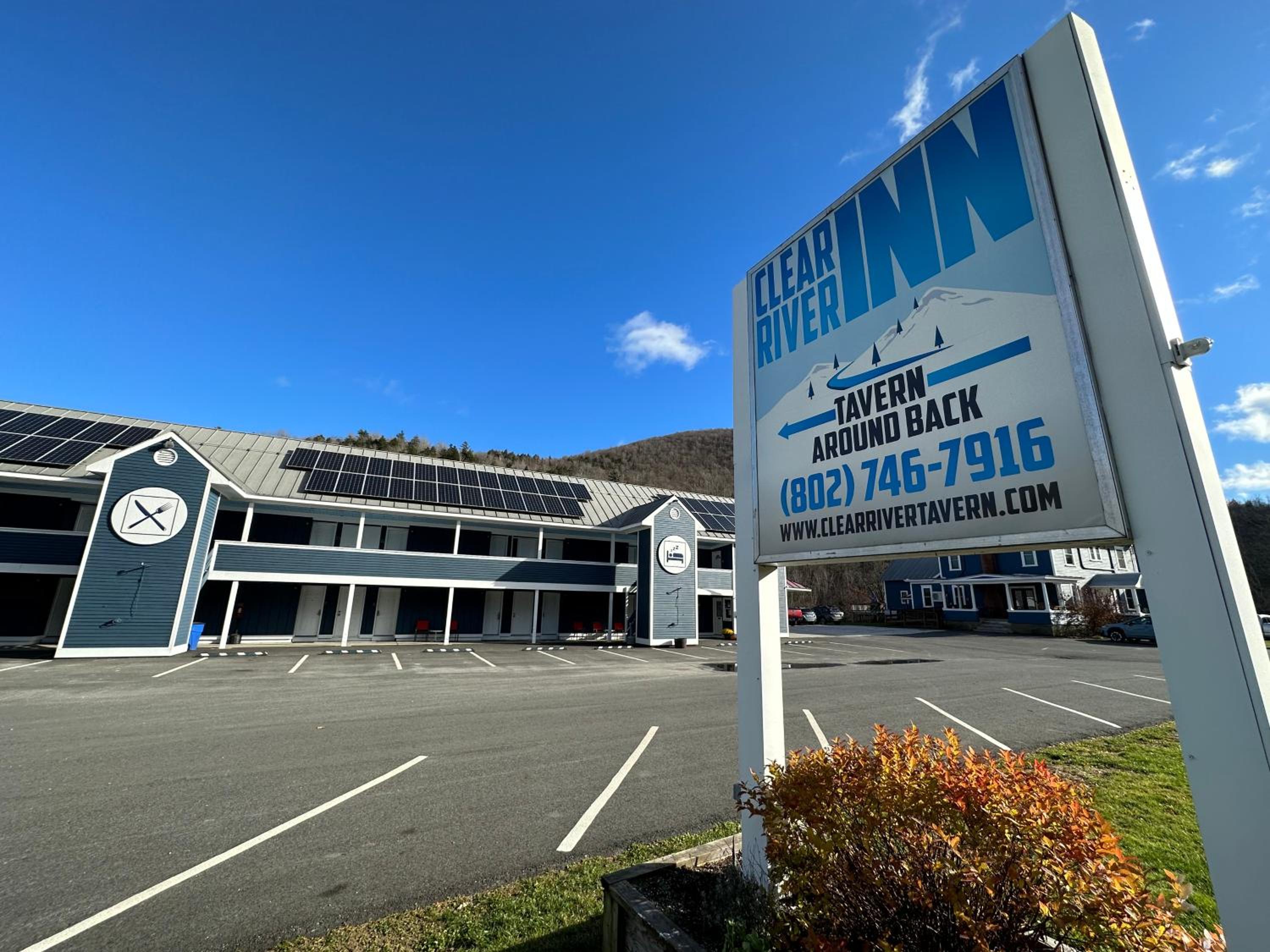 Hotel Clear River Inn and Tavern - Image 1