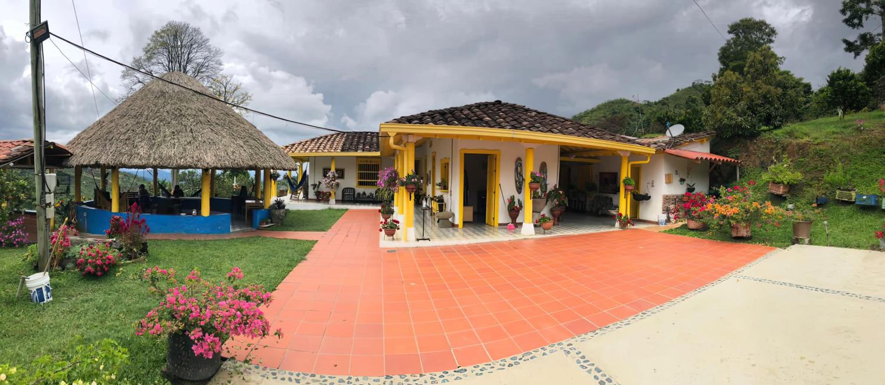 Finca cafetera con TV, Baño Privado, Wifi