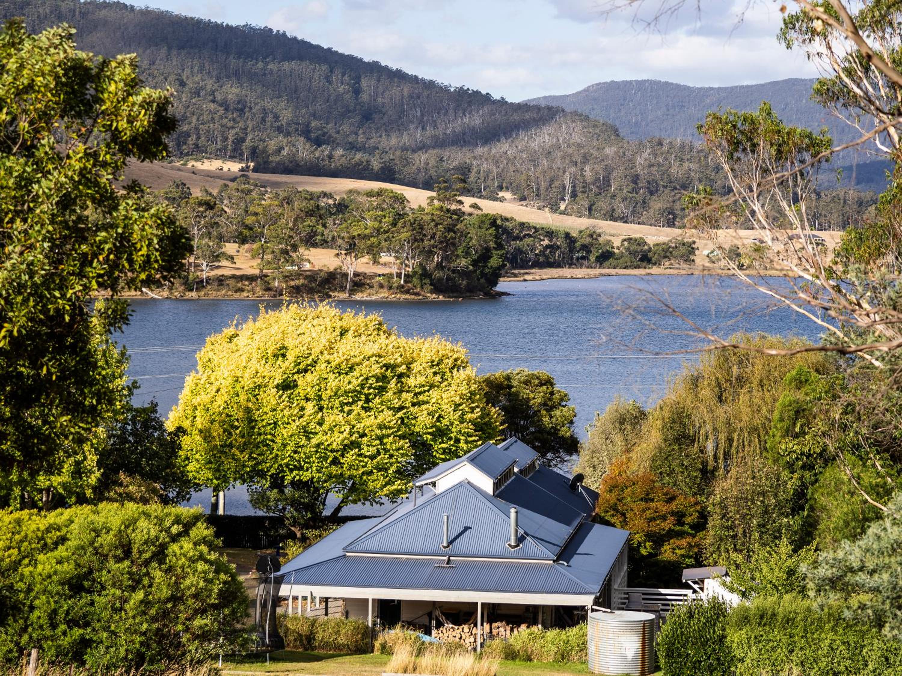 Country Oasis With River Views