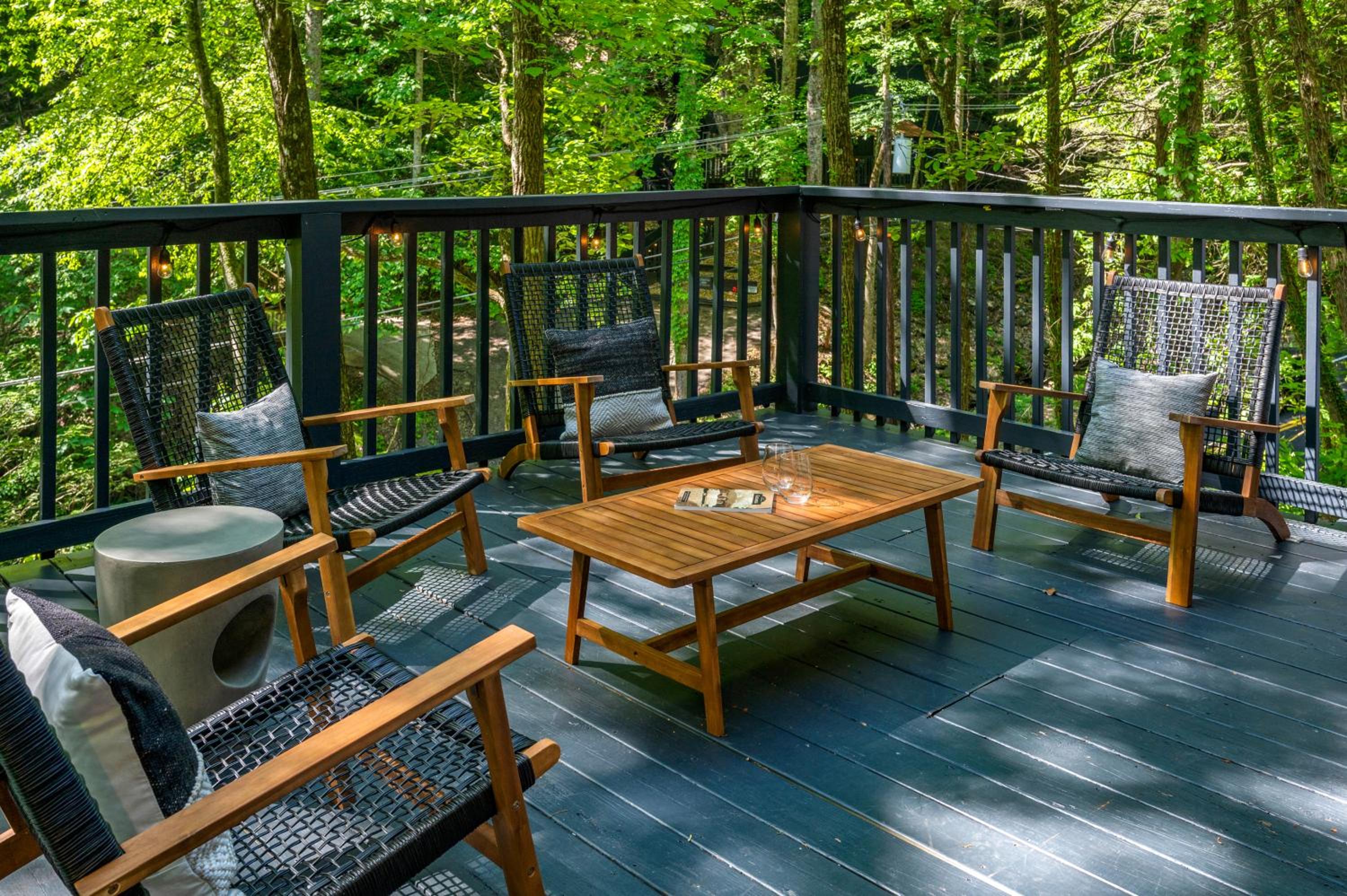 Escape to Sugar Chalet: The Rustic Modern Retreat view 5