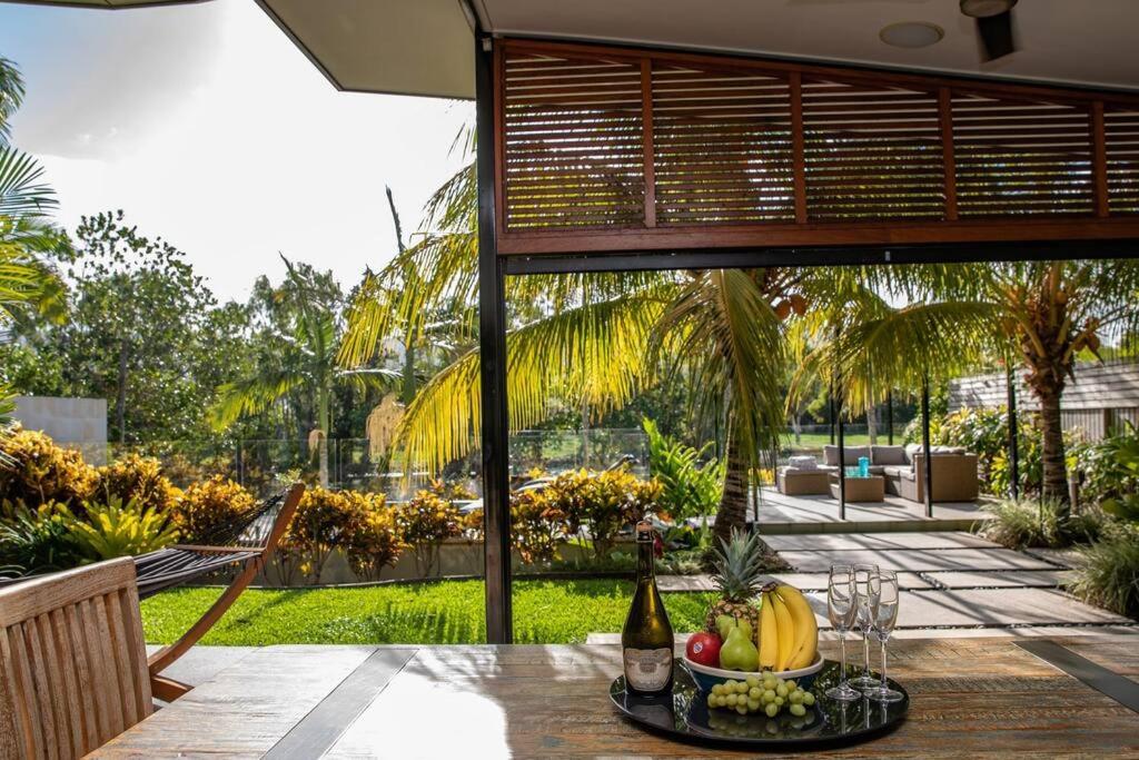 Tranquility by the Lake - Luxury Home Port Douglas
