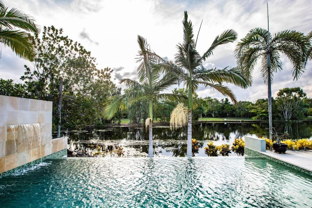 Tranquility by the Lake - Luxury Home Port Douglas
