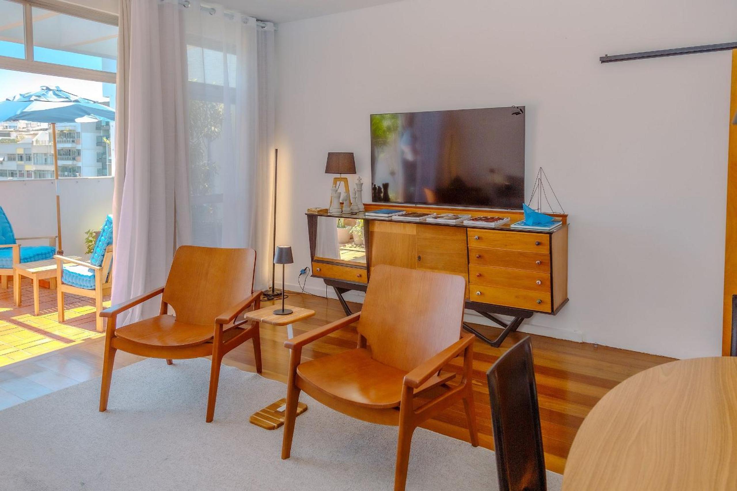 Linda cobertura de 2 quartos a 100 m da Praia