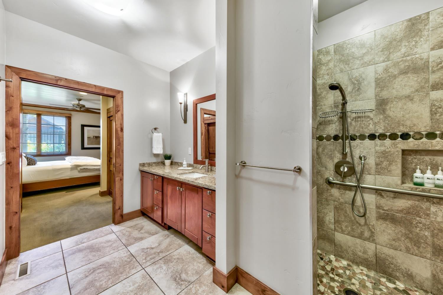 Lake Tahoe Vacations - Sierra Shores Five - Lakefront Comfort - Property Image 34