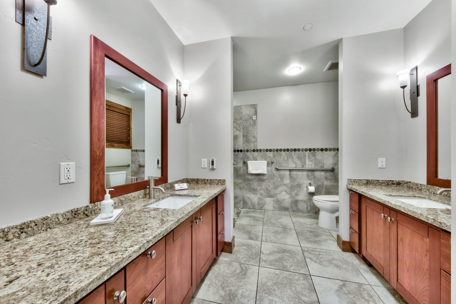 Lake Tahoe Vacations - Sierra Shores Five - Lakefront Comfort - Property Image 35