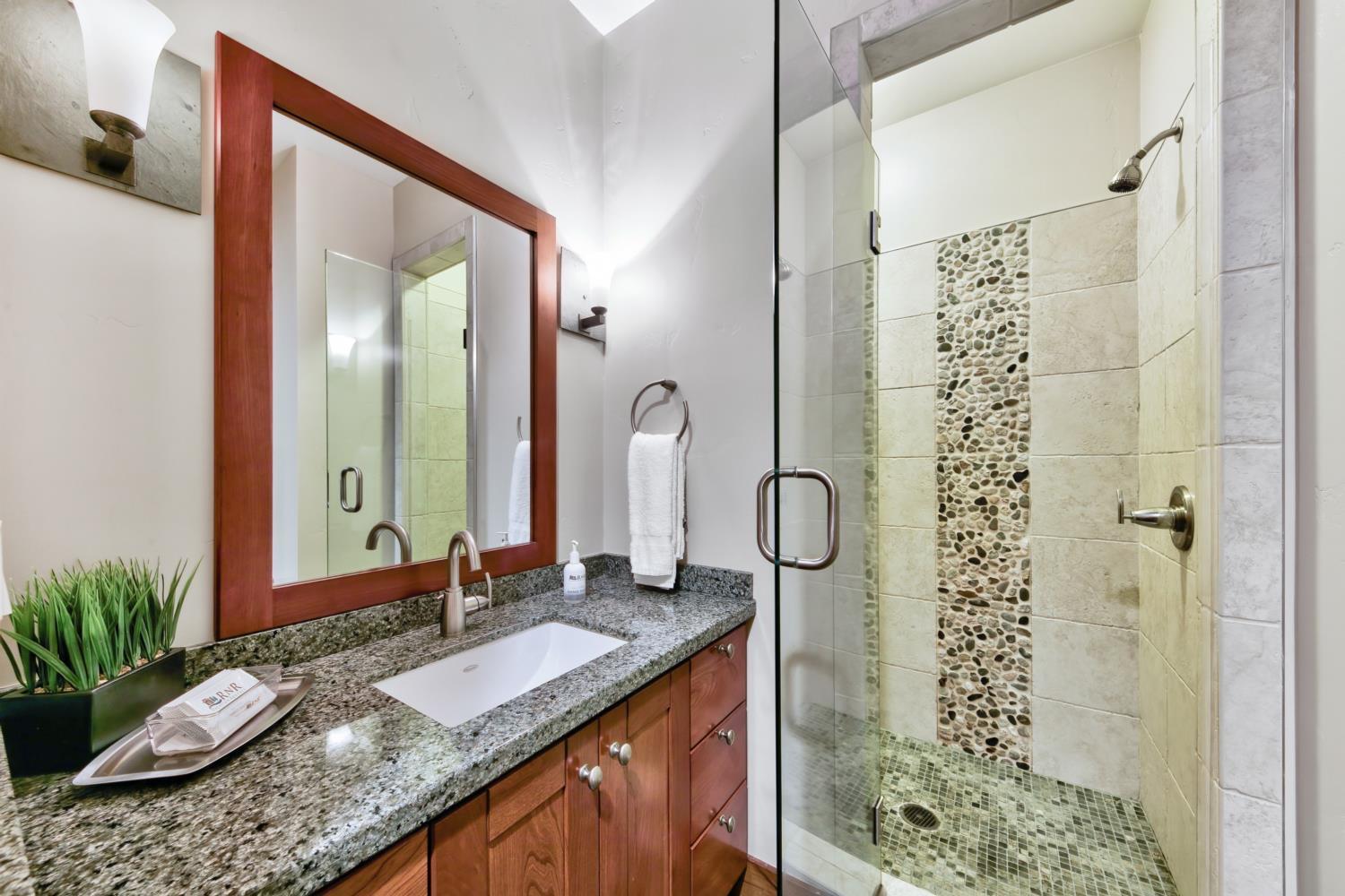 Lake Tahoe Vacations - Sierra Shores Five - Lakefront Comfort - Property Image 39