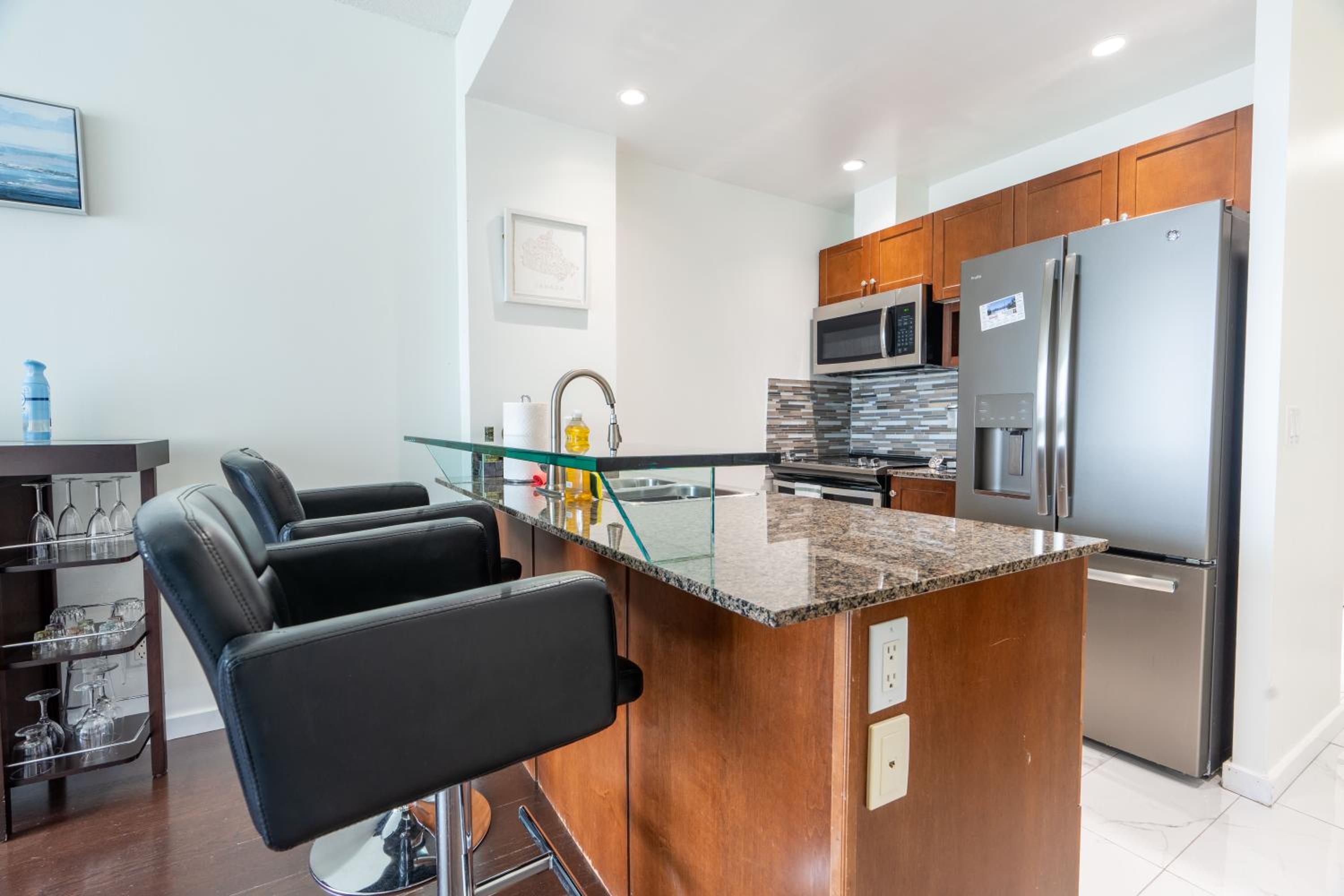 Harbour Front Luxury Condo 2 Bed 2 Bath
