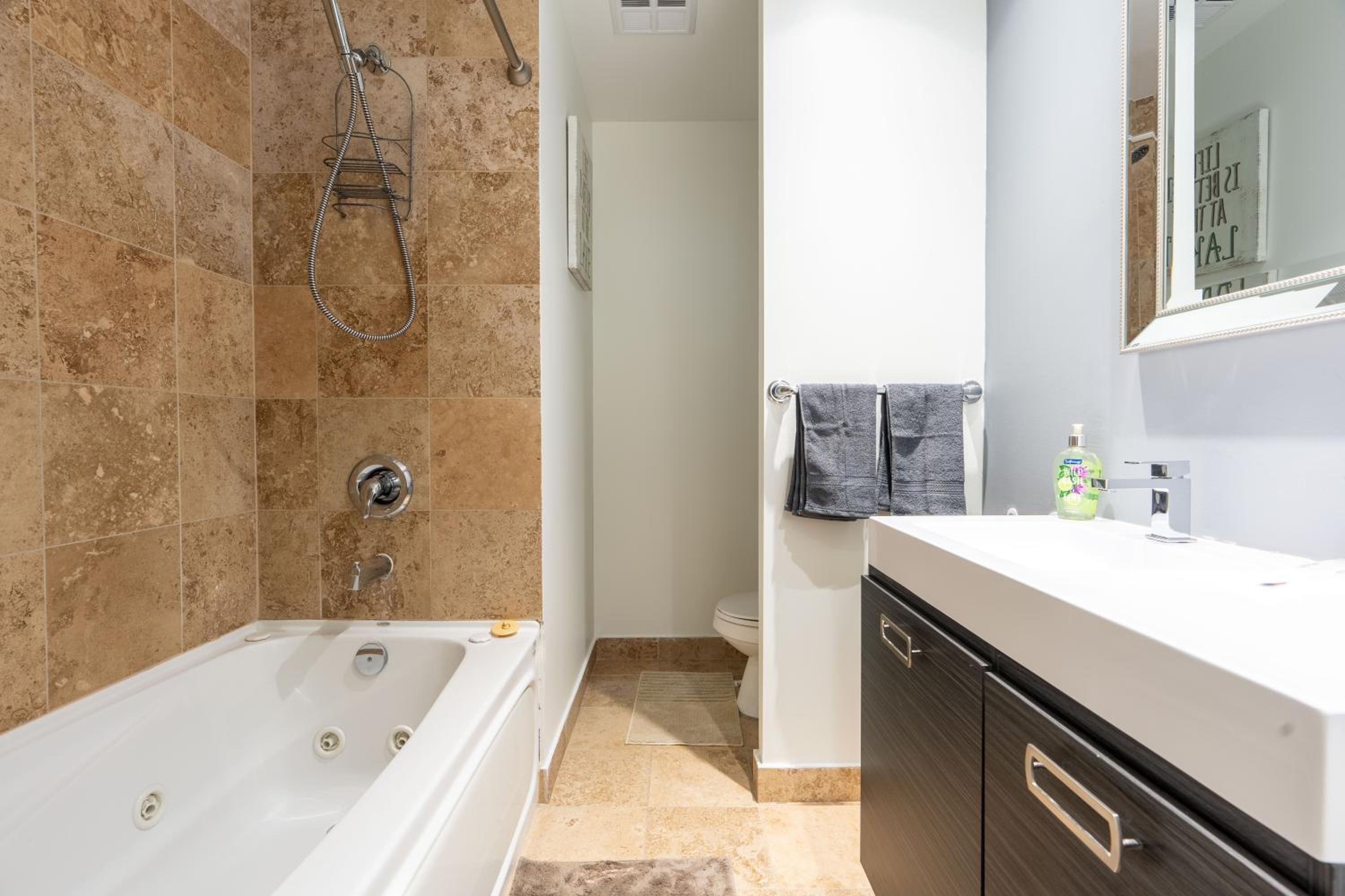 Harbour Front Luxury Condo 2 Bed 2 Bath