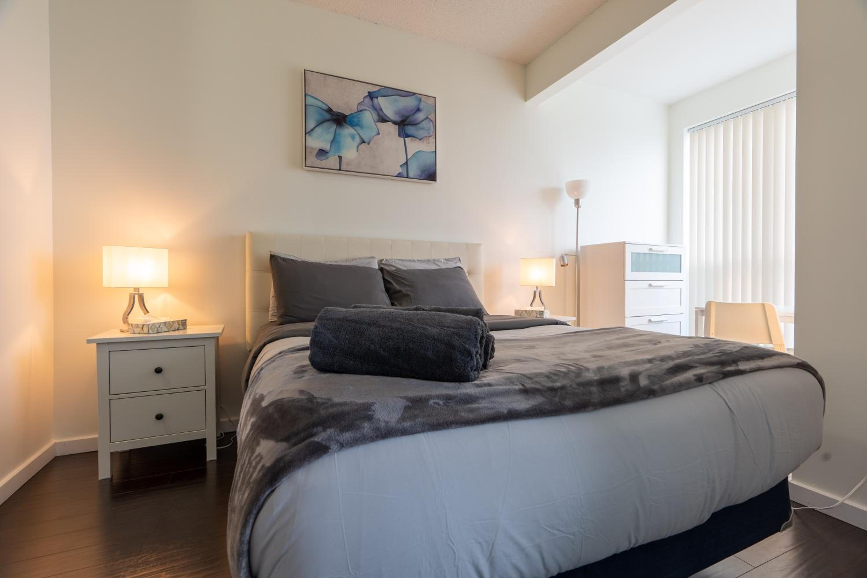 Harbour Front Luxury Condo 2 Bed 2 Bath