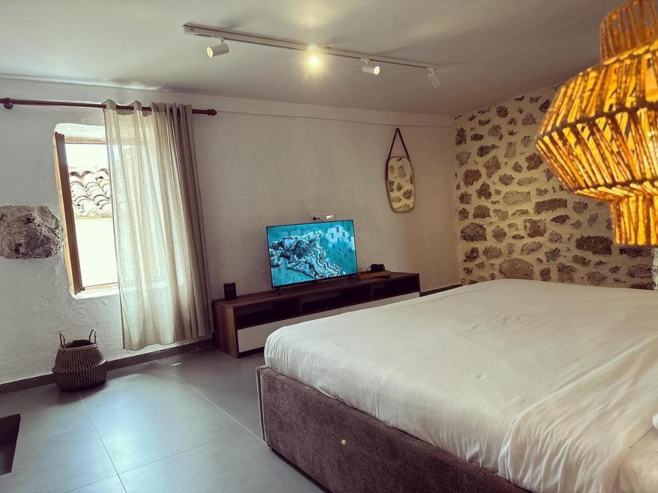 LION'S VILLA