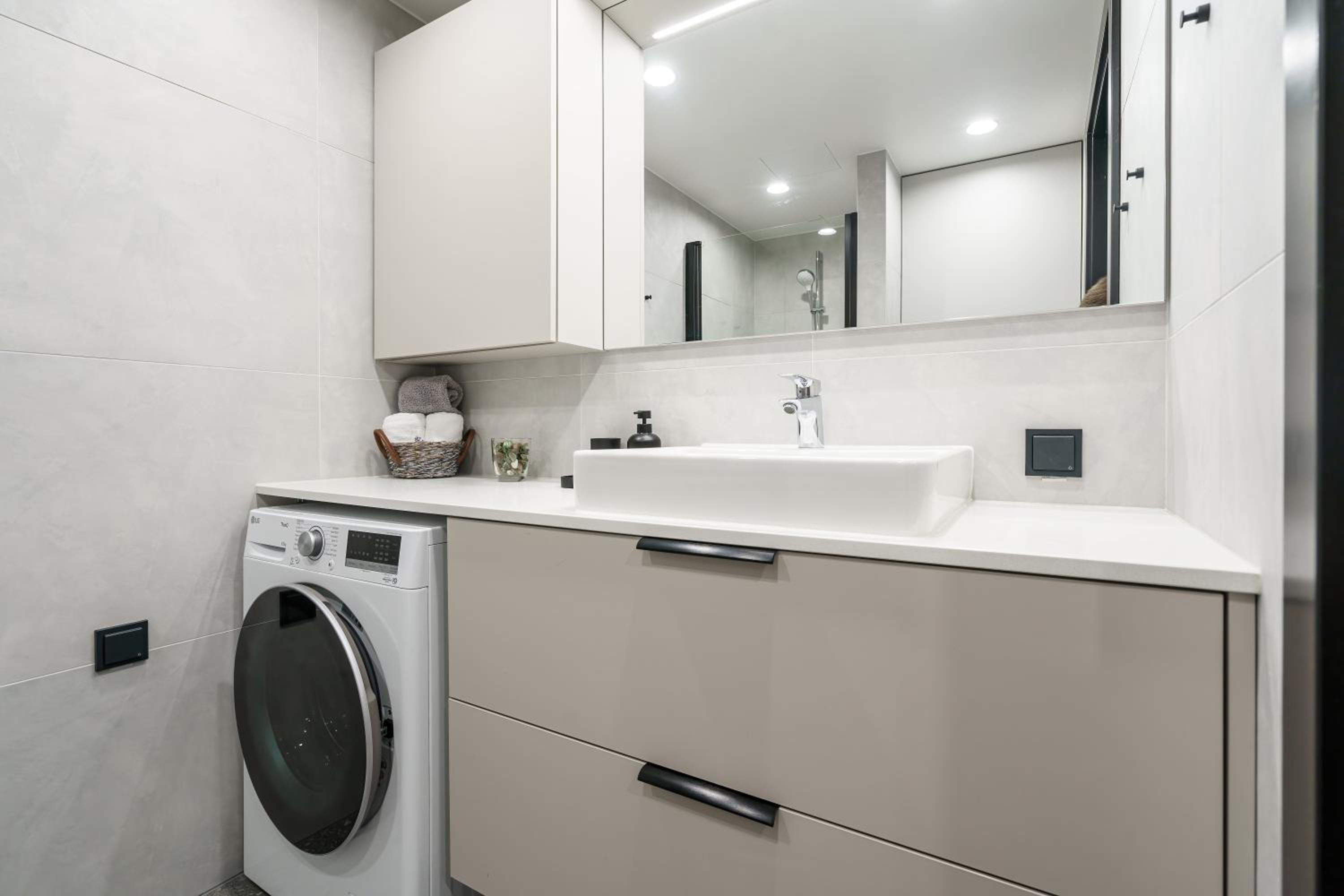 Dream Stay - Modern Design Apartments with Balcony & Free parking view 5