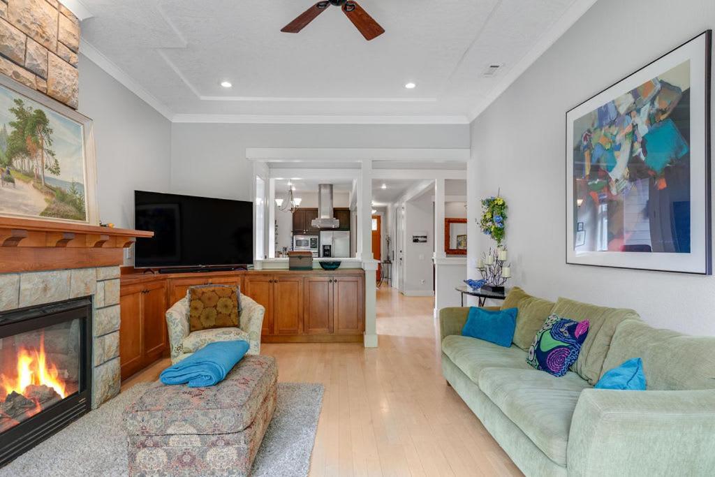 Elegant Boise River Home at Bown Crossing with Hot Tub view 5