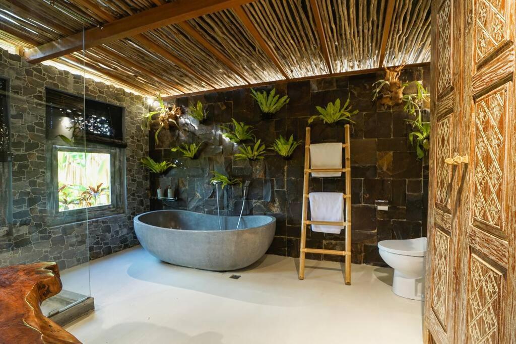Villa Kayu, a cozy 1 BR cabin with breathtaking paddy views view 2