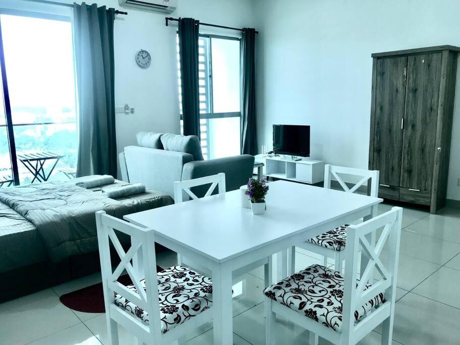 Cozy Cybersquare High Floor City View King Bed Free Parkin Netflix With Wi-Fi 173 view 5