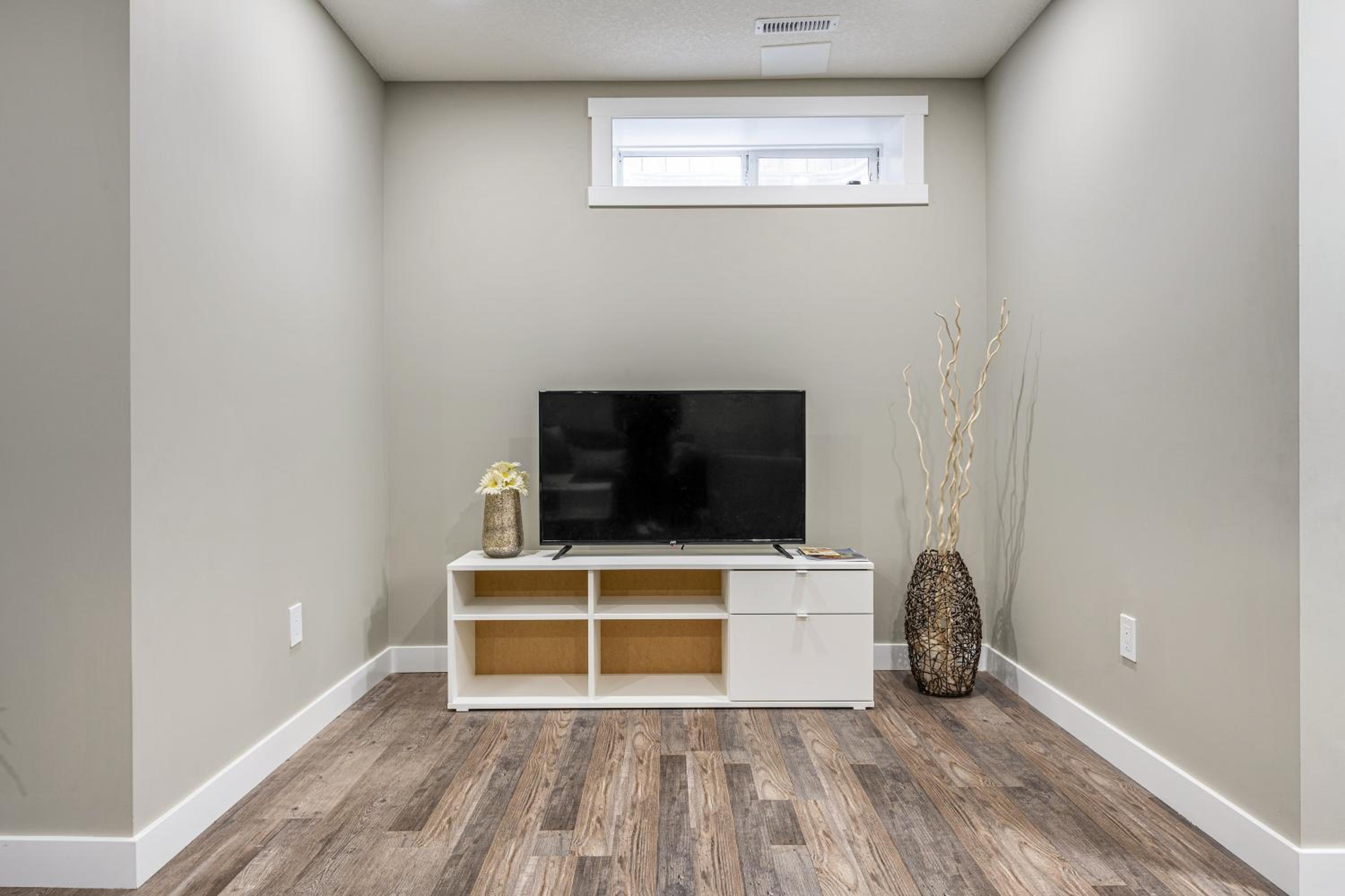 Newly renovated 2 bedroom basement suite