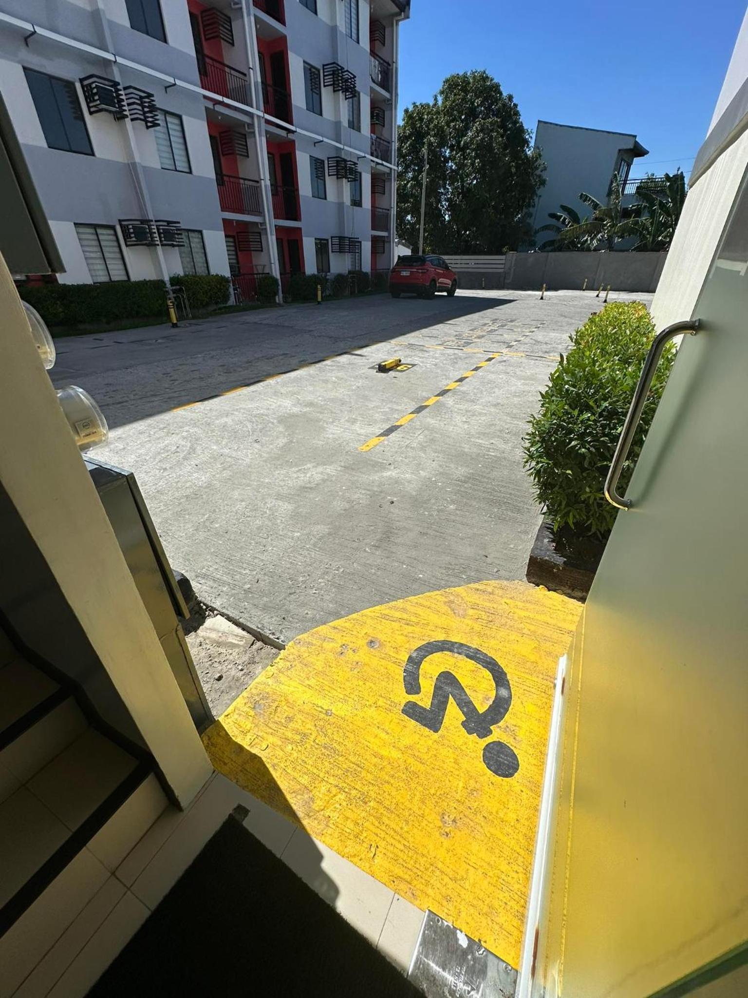 Raven's Nest Cozy Condo with Netflix Wi-fi in Imus view 2