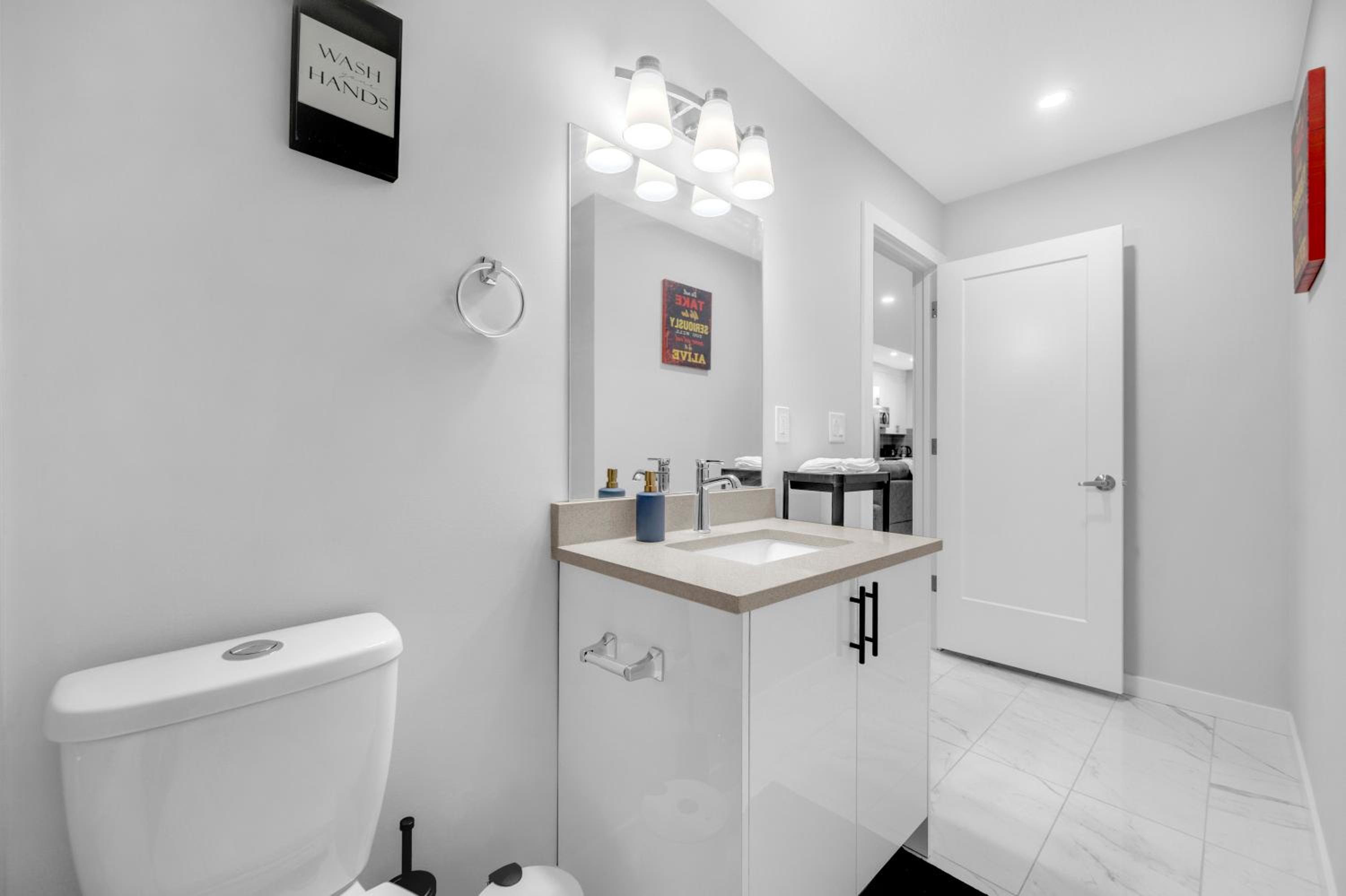 Modern & Spacious Guest Suite