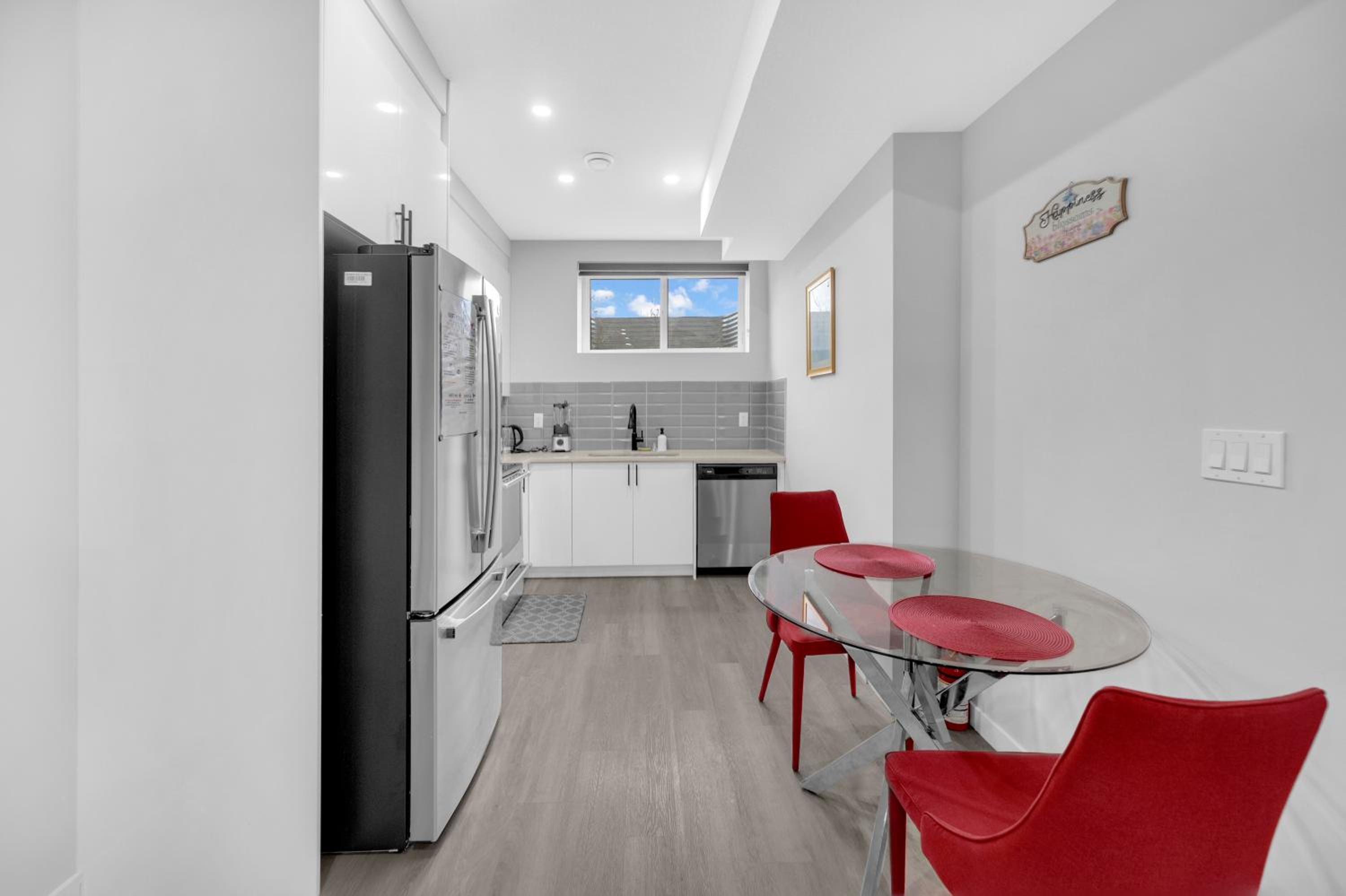 Modern & Spacious Guest Suite