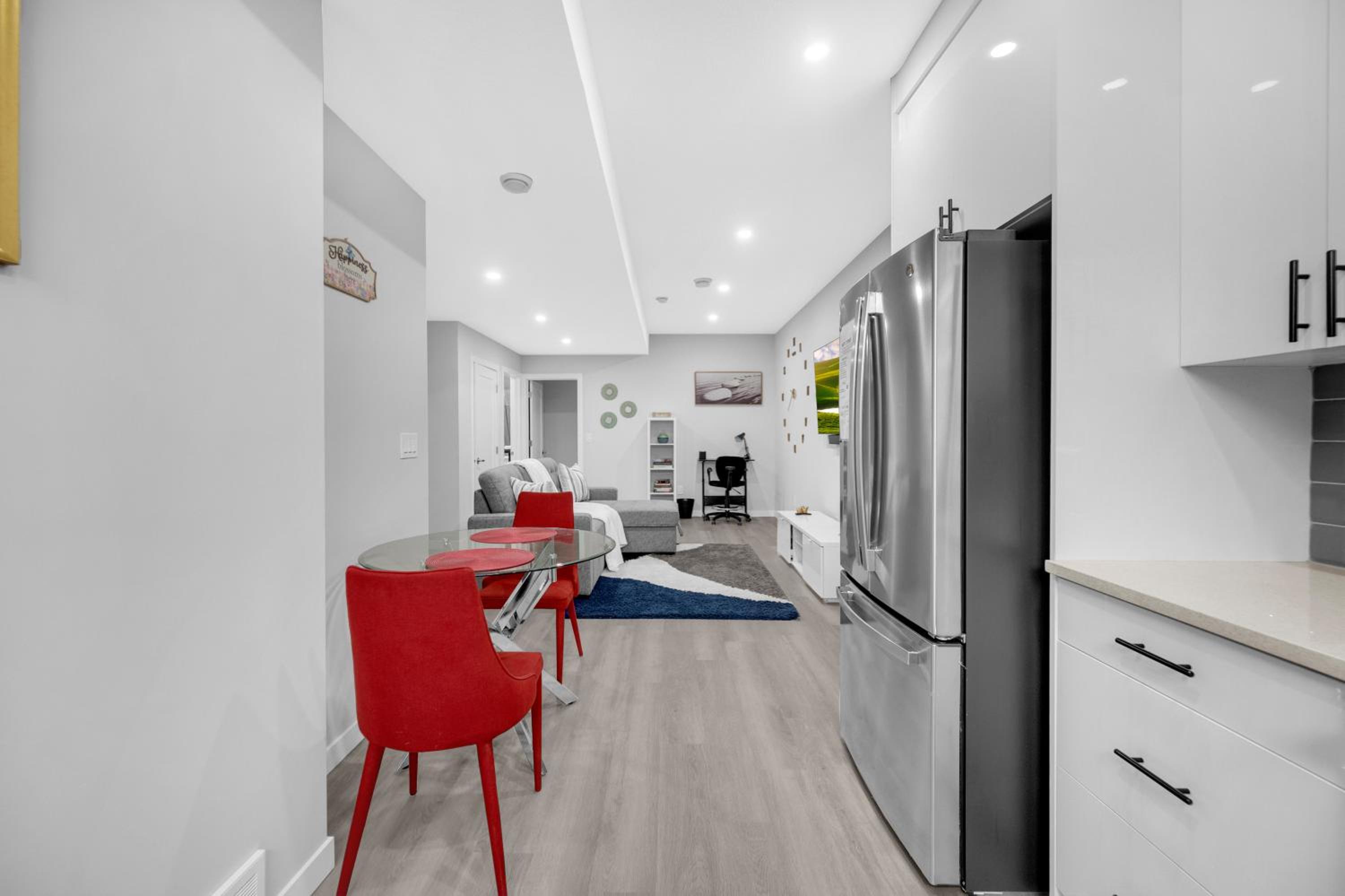 Modern & Spacious Guest Suite