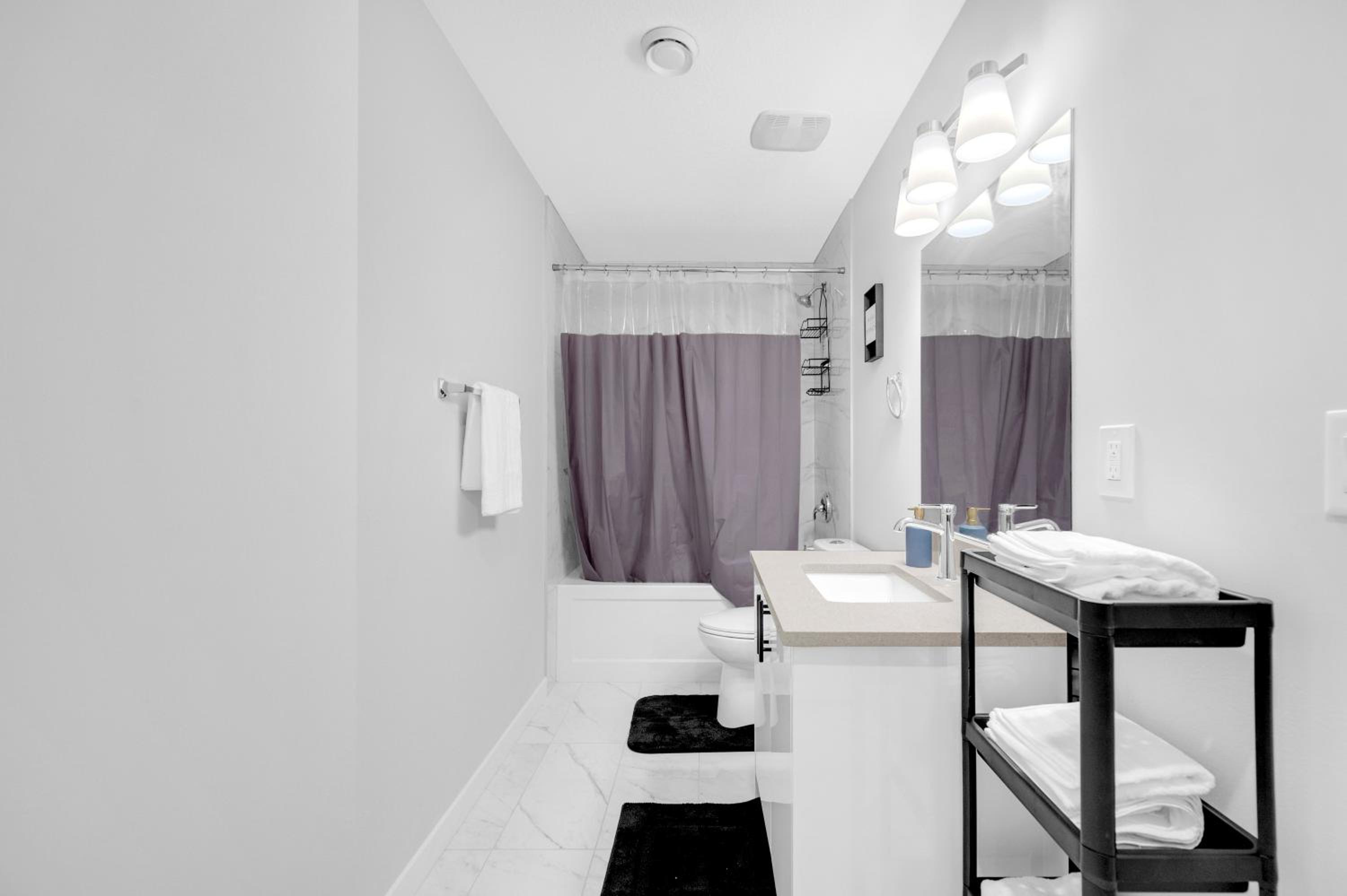 Modern & Spacious Guest Suite