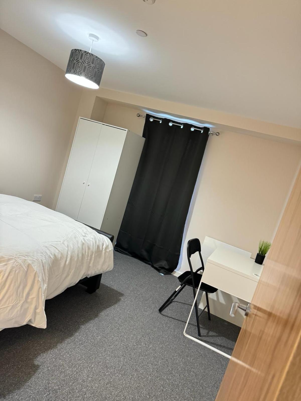 Luxury 2 bedroom Apartment in Manchester City Centre - FREE Parking view 3