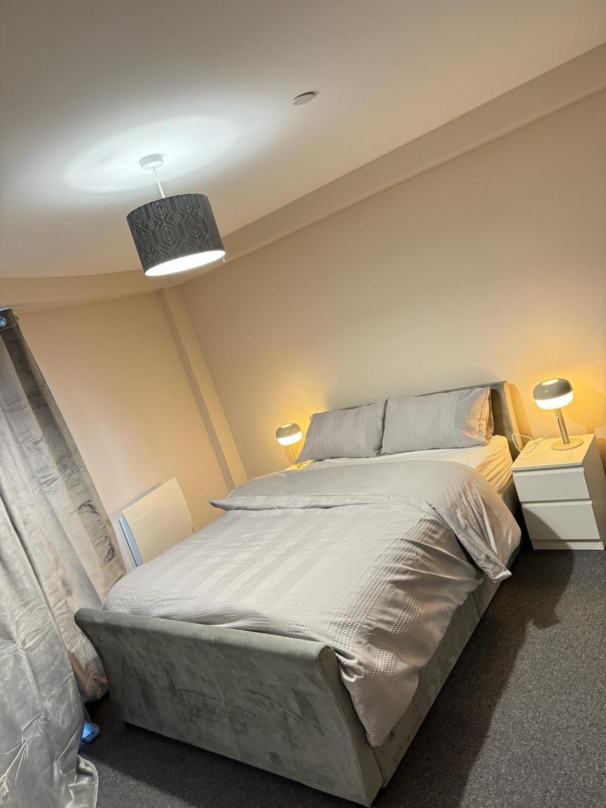 Luxury 2 bedroom Apartment in Manchester City Centre - FREE Parking view 5