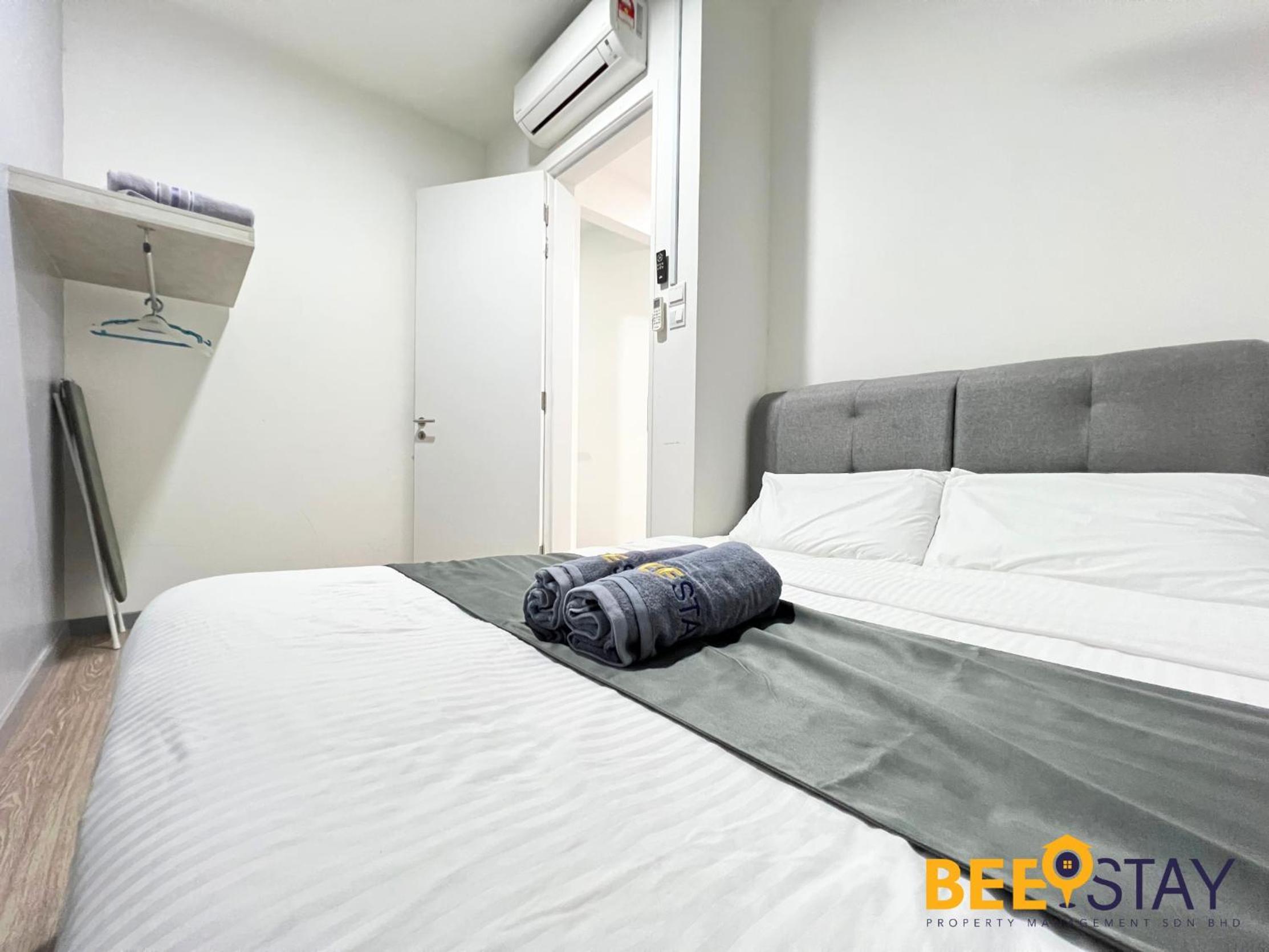 United Point Residence Pool View 8 PAX walking distance to mall