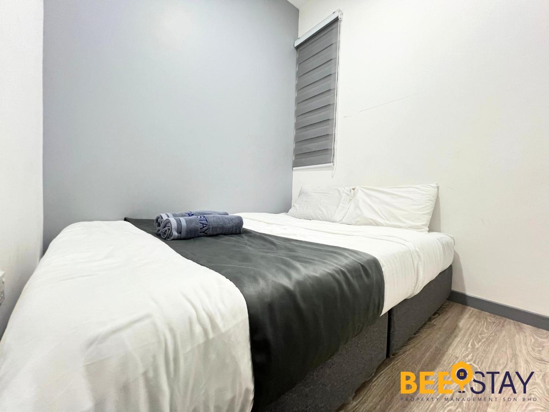 United Point Residence Pool View 8 PAX walking distance to mall
