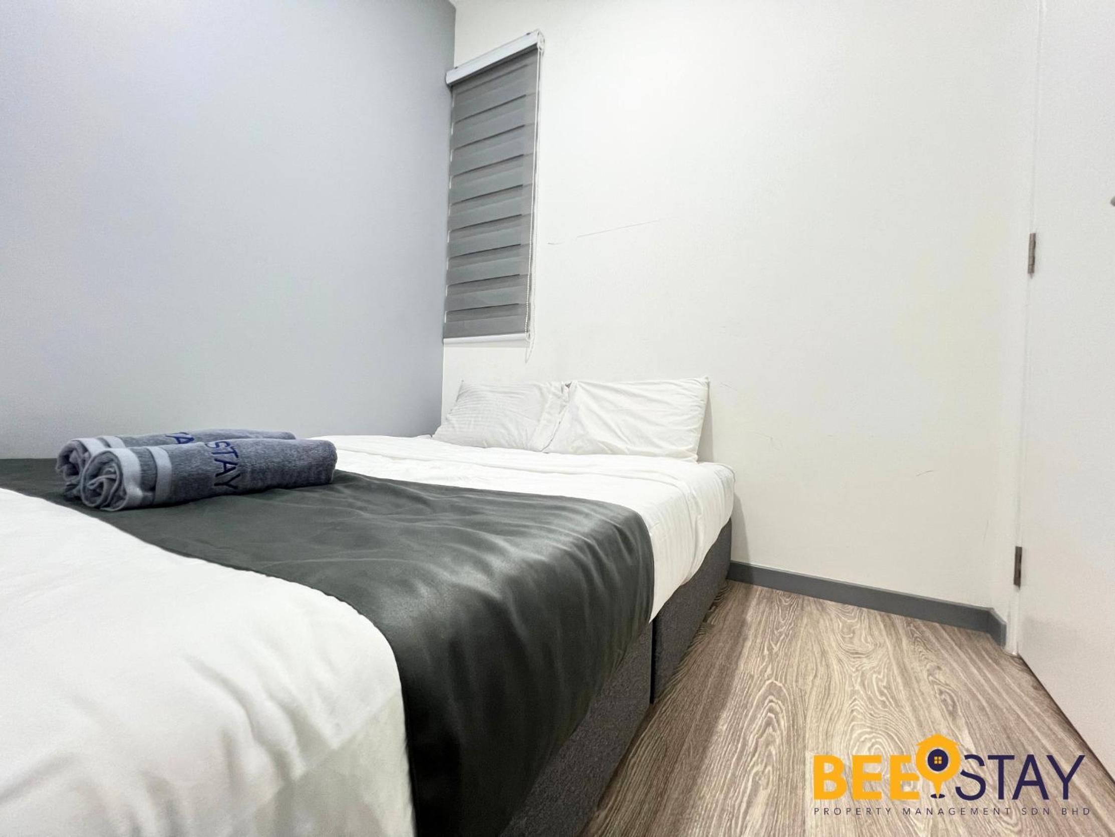 United Point Residence Pool View 8 PAX walking distance to mall